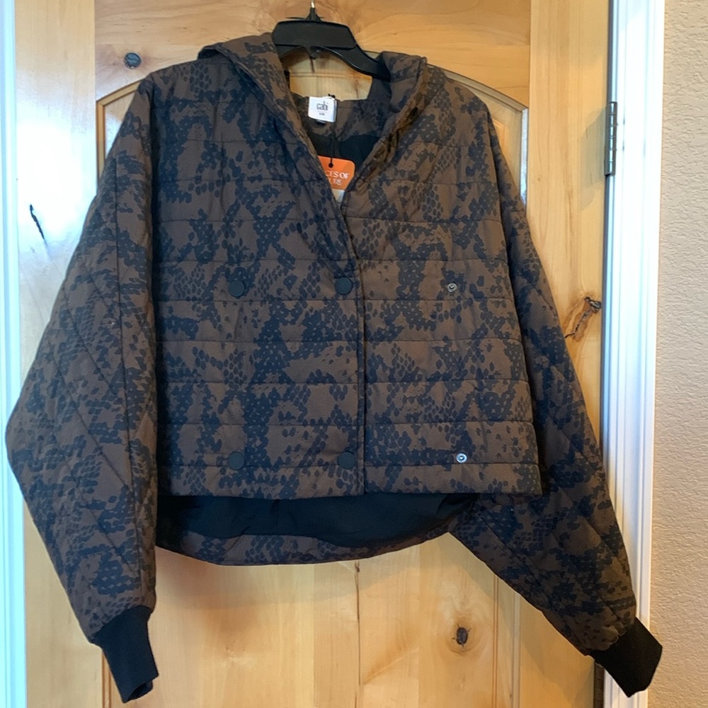 Cabi Wrap Up Puffer Skin Print Size S/M NWT